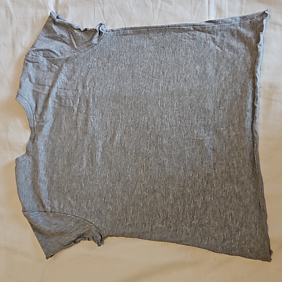 🩴 Gray V Neck Size M - Picture 2 of 5